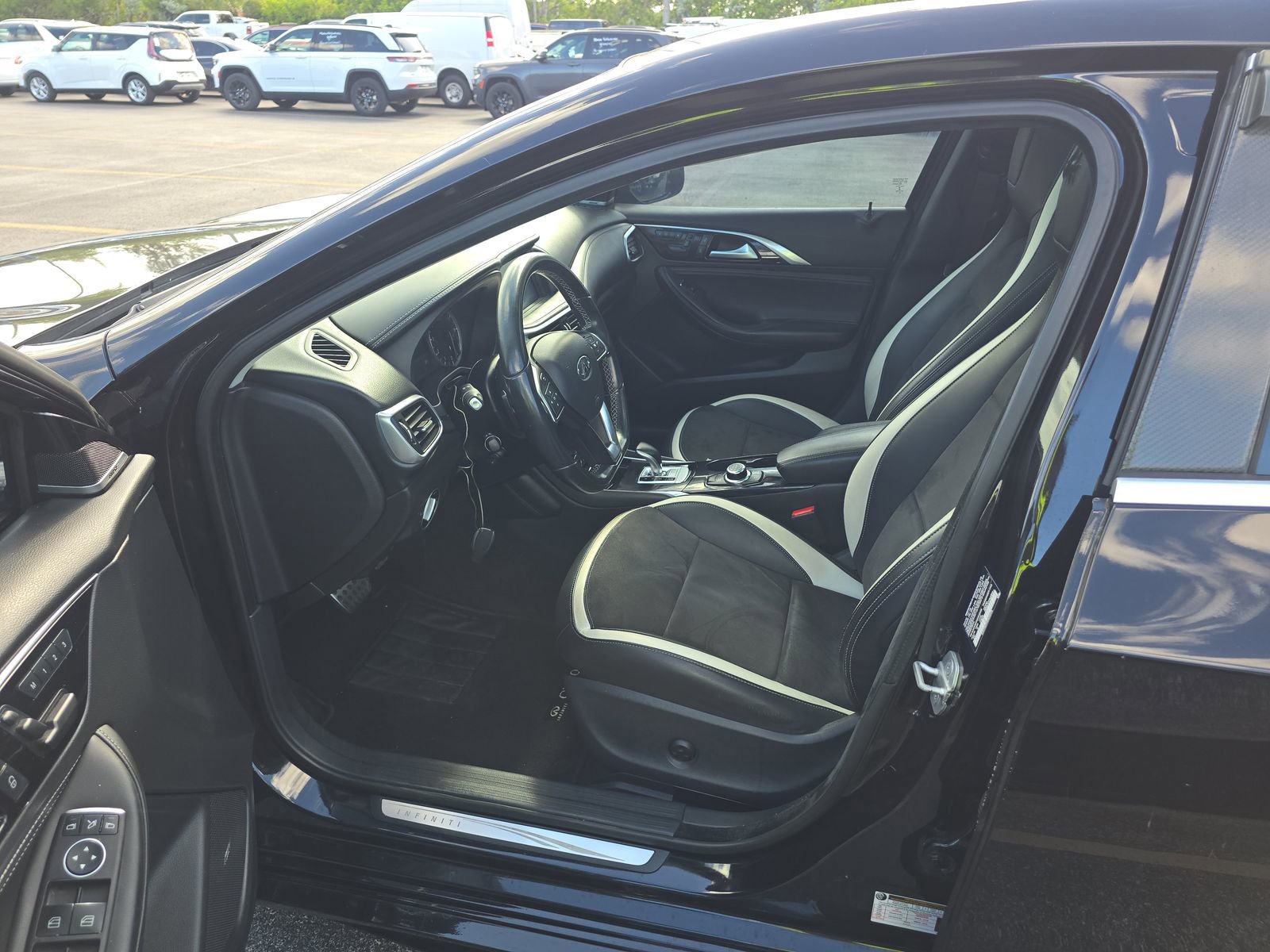 Used 2017 INFINITI QX30 Sport FWD image 10