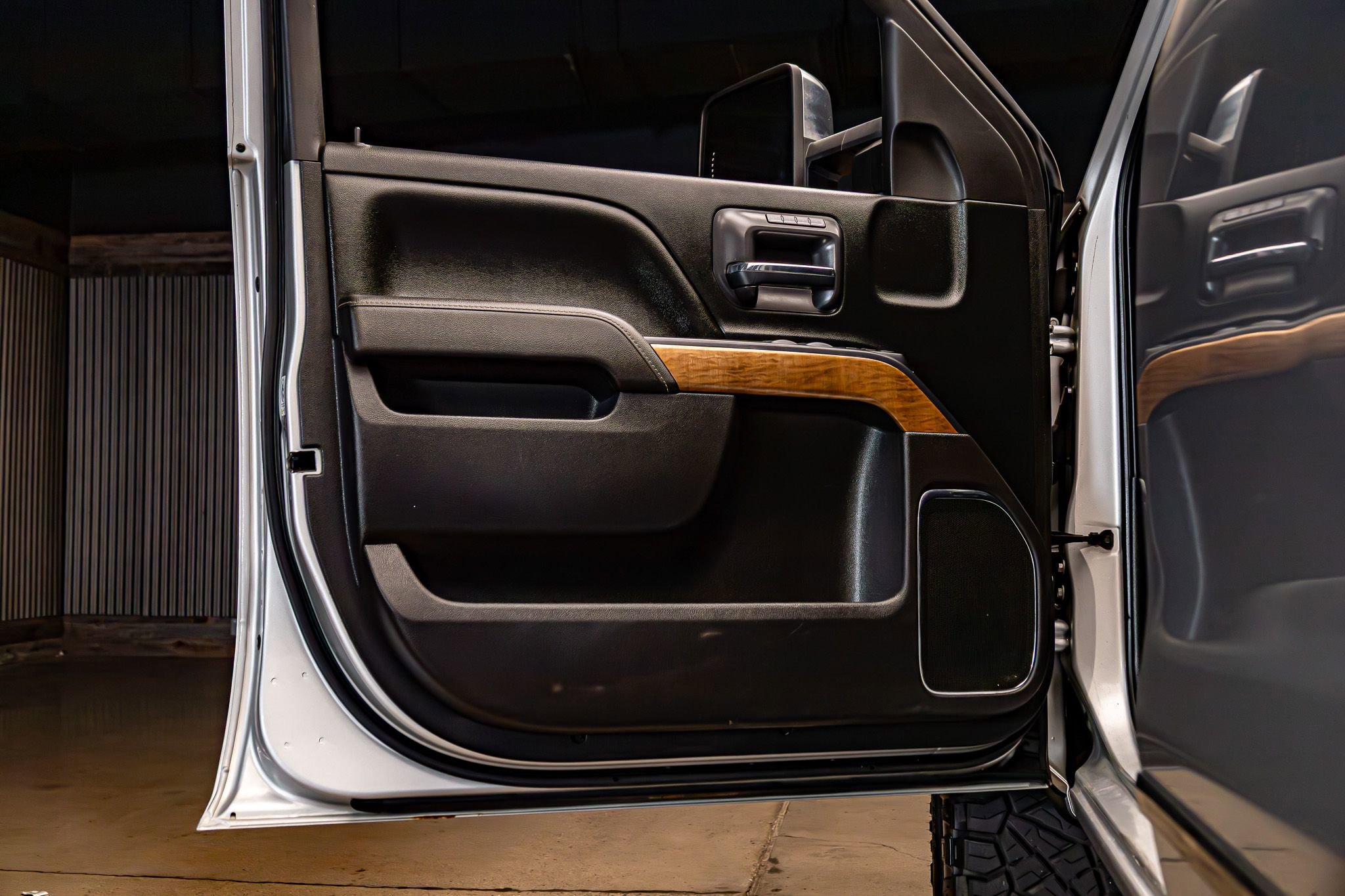 Used 2017 Chevrolet Silverado 2500 LTZ image 27