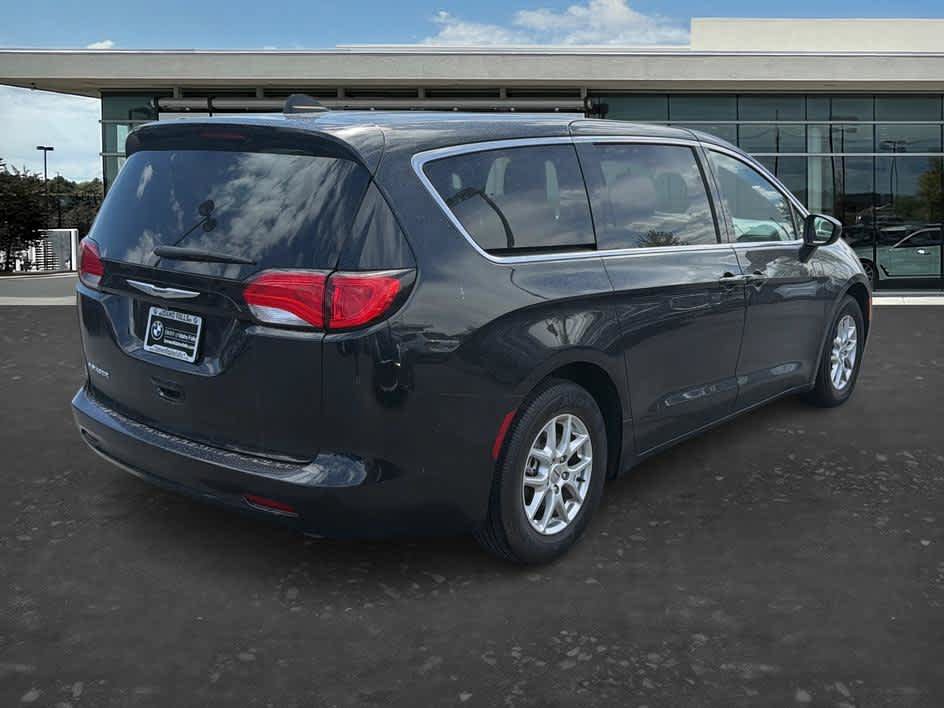 Used 2023 Chrysler Voyager LX FWD image 7