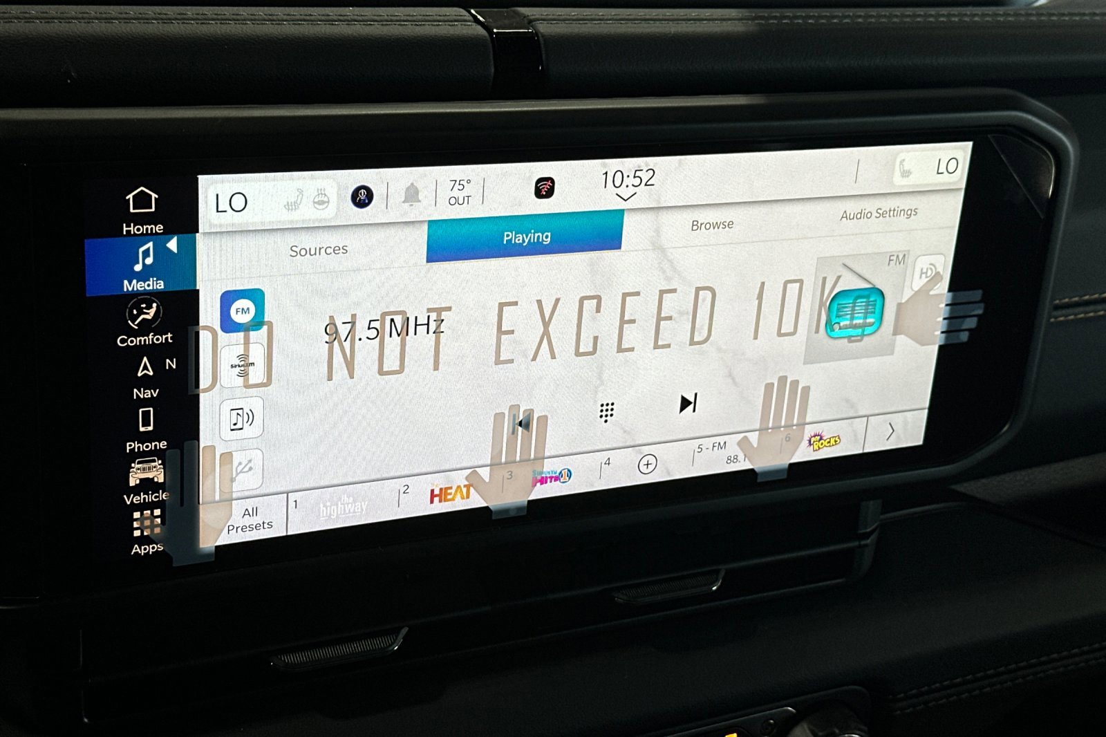 New 2025 Jeep Gladiator Sport image 18