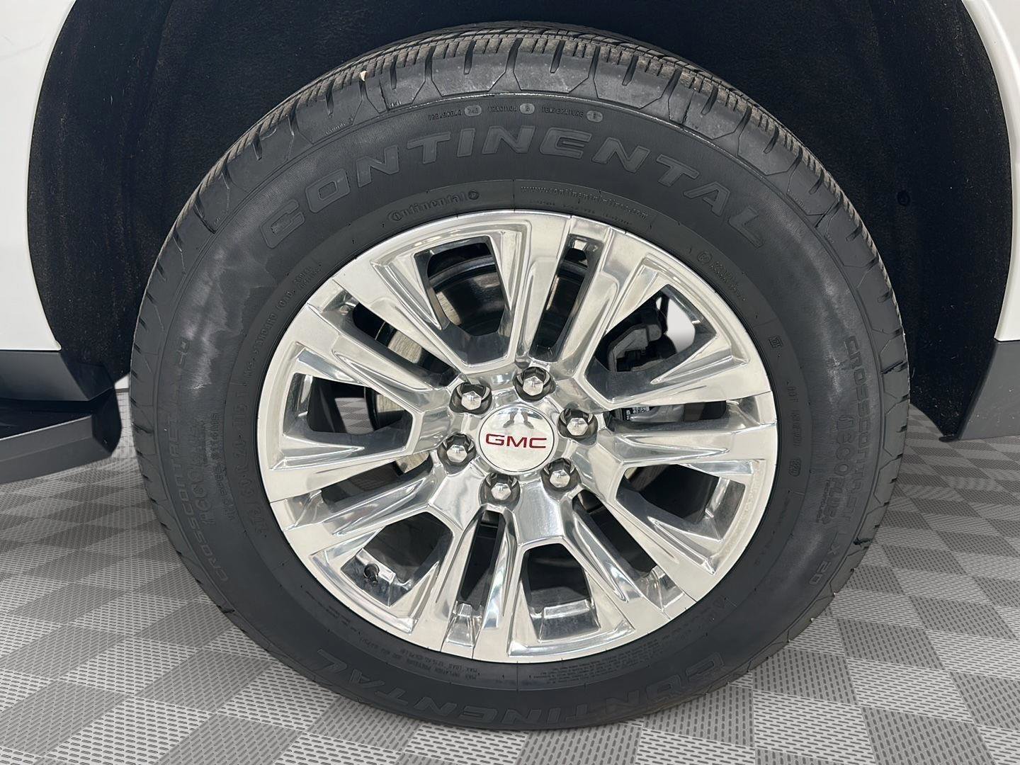 Used 2025 GMC Yukon XL Denali AWD/4WD image 29