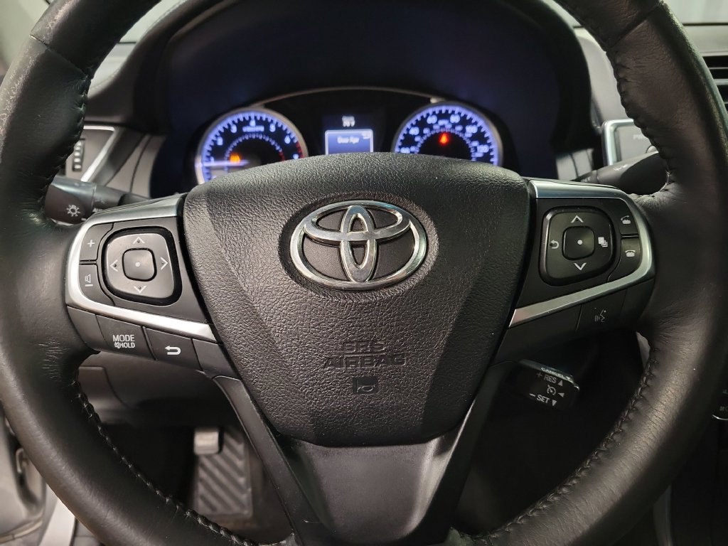 Used 2015 Toyota Camry XLE w/ Moonroof Package FWD image 24