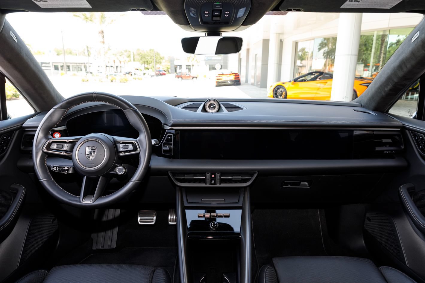 Used 2025 Porsche Macan Turbo Electric AWD/4WD image 40