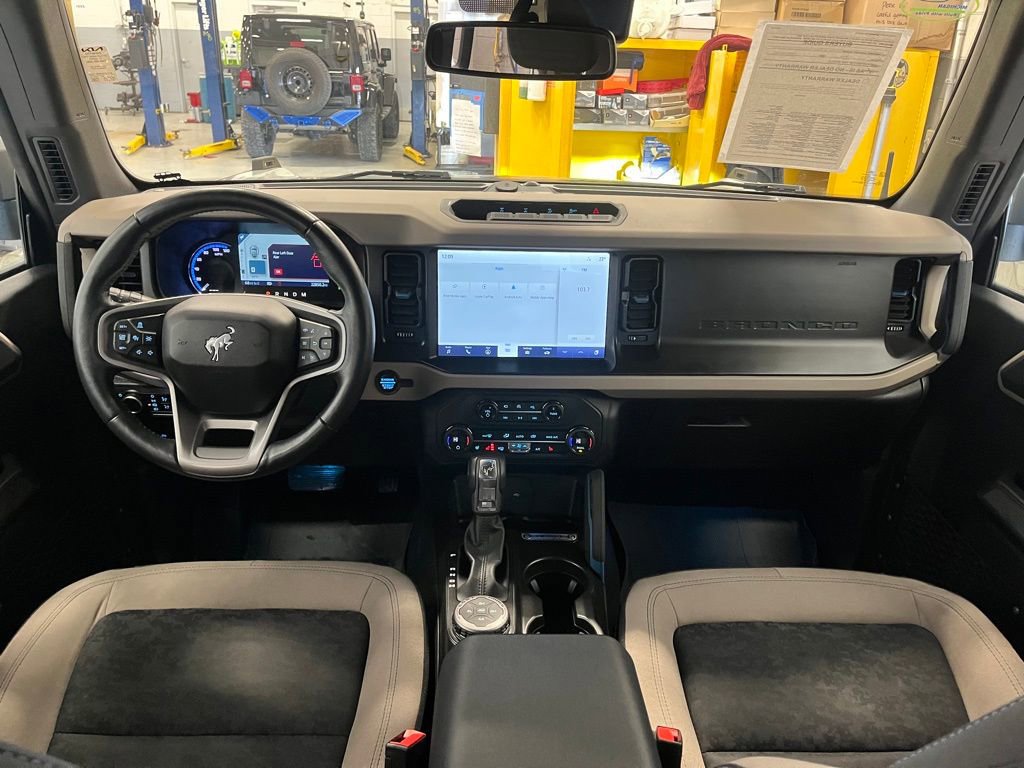 Used 2023 Ford Bronco Wildtrak image 17