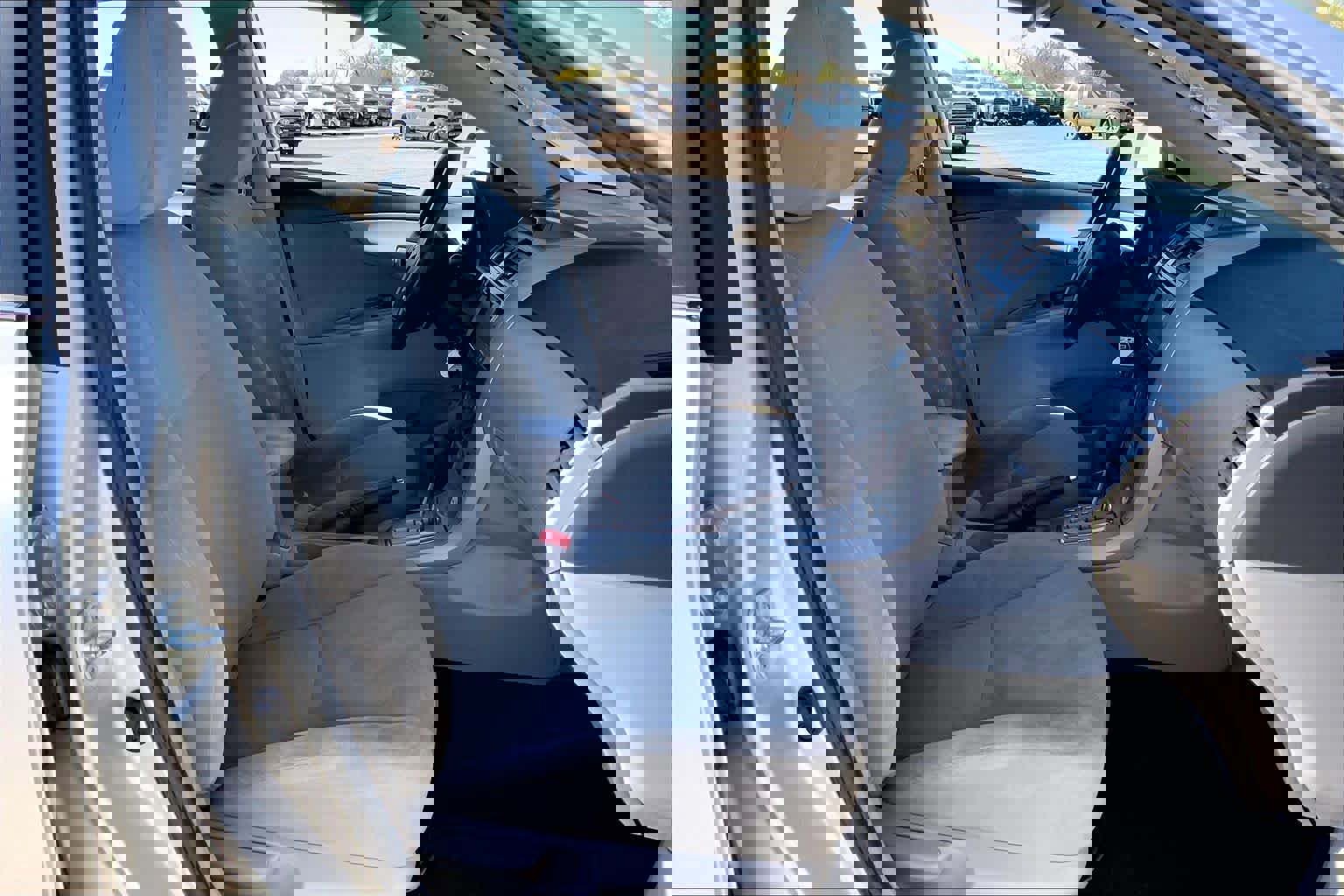 Used 2013 Toyota Corolla LE image 9