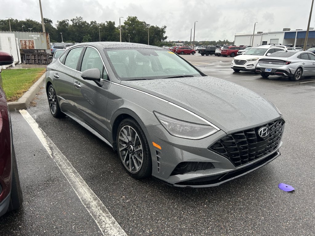 Used 2022 Hyundai Sonata Limited w/ Preferred Accessory Package FWD image 1