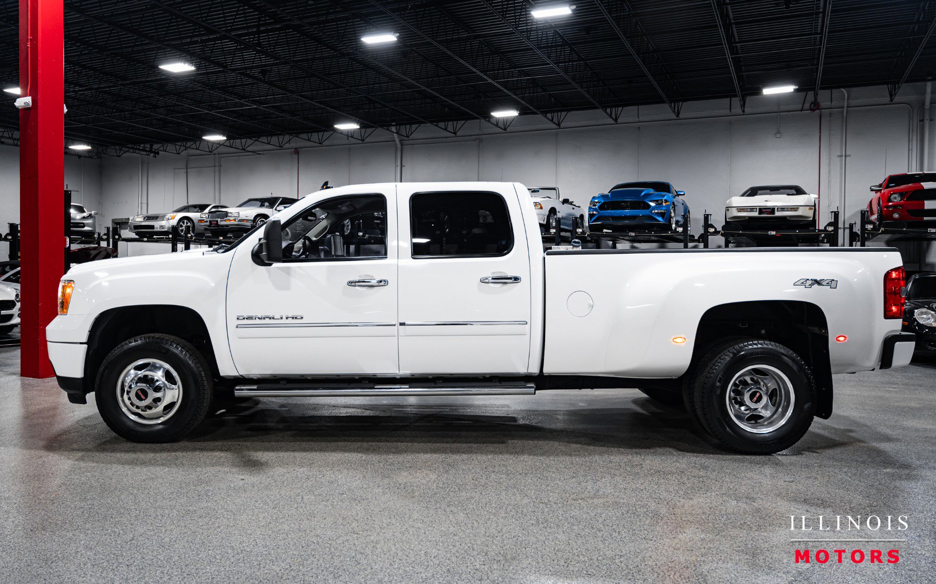 Used 2013 GMC Sierra 3500 Denali image 2