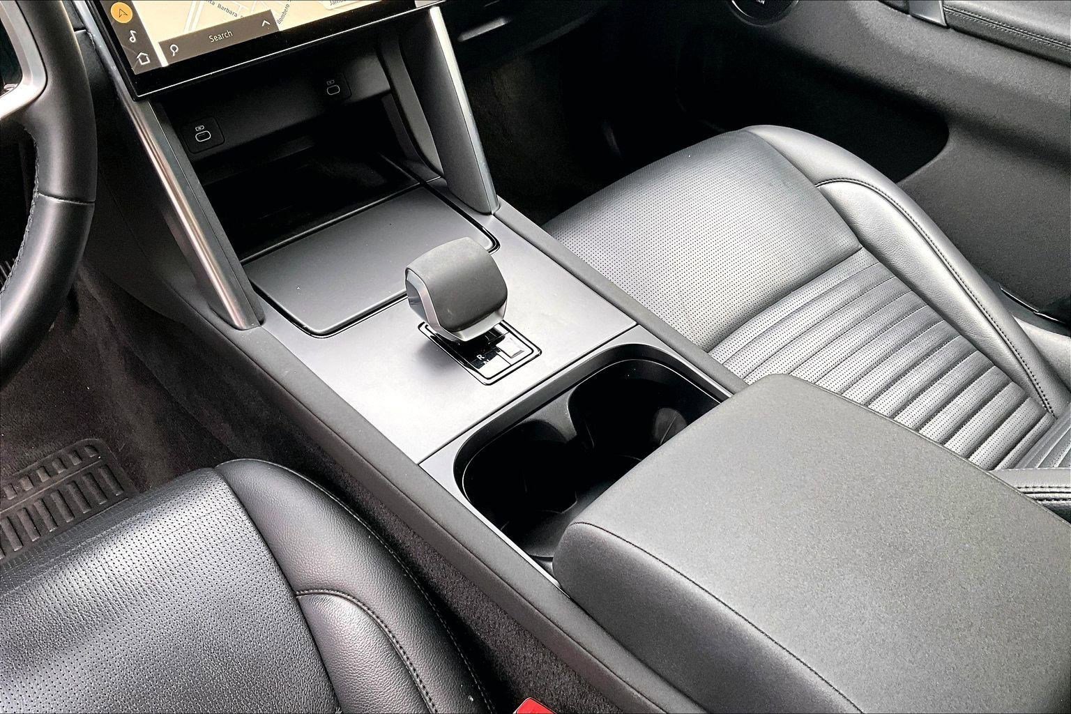 Used 2024 Land Rover Discovery Sport S image 28