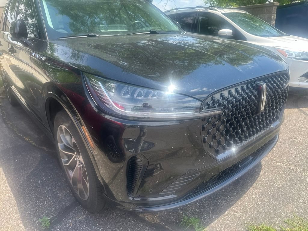 Used 2025 Lincoln Aviator Reserve w/ Jet Appearance Package AWD/4WD image 4