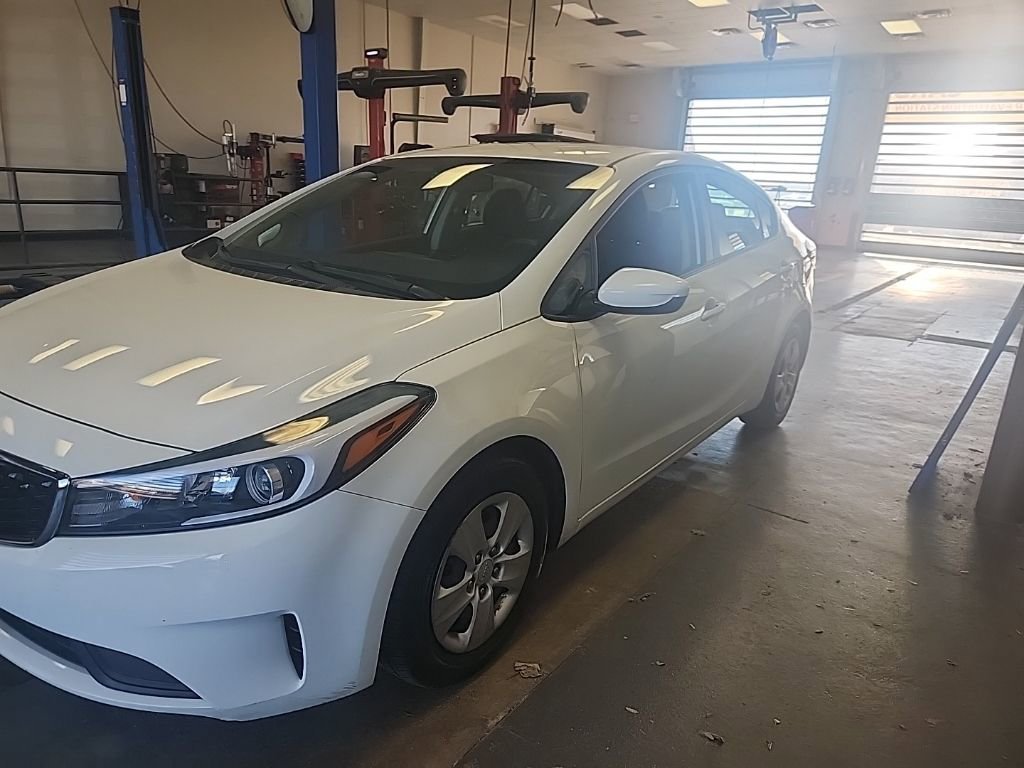 Used 2017 Kia Forte LX image 3