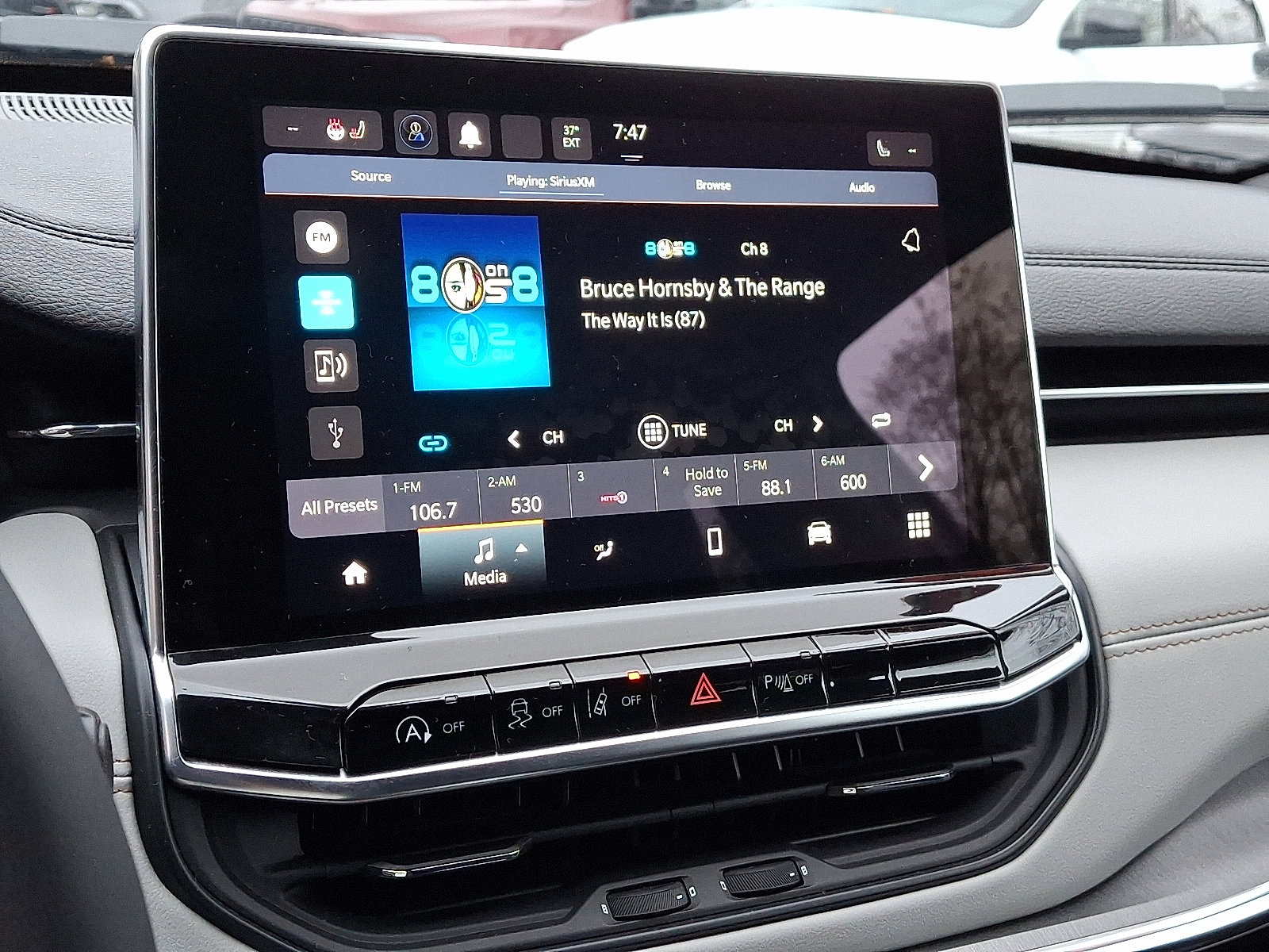 Used 2023 Jeep Compass Limited image 17