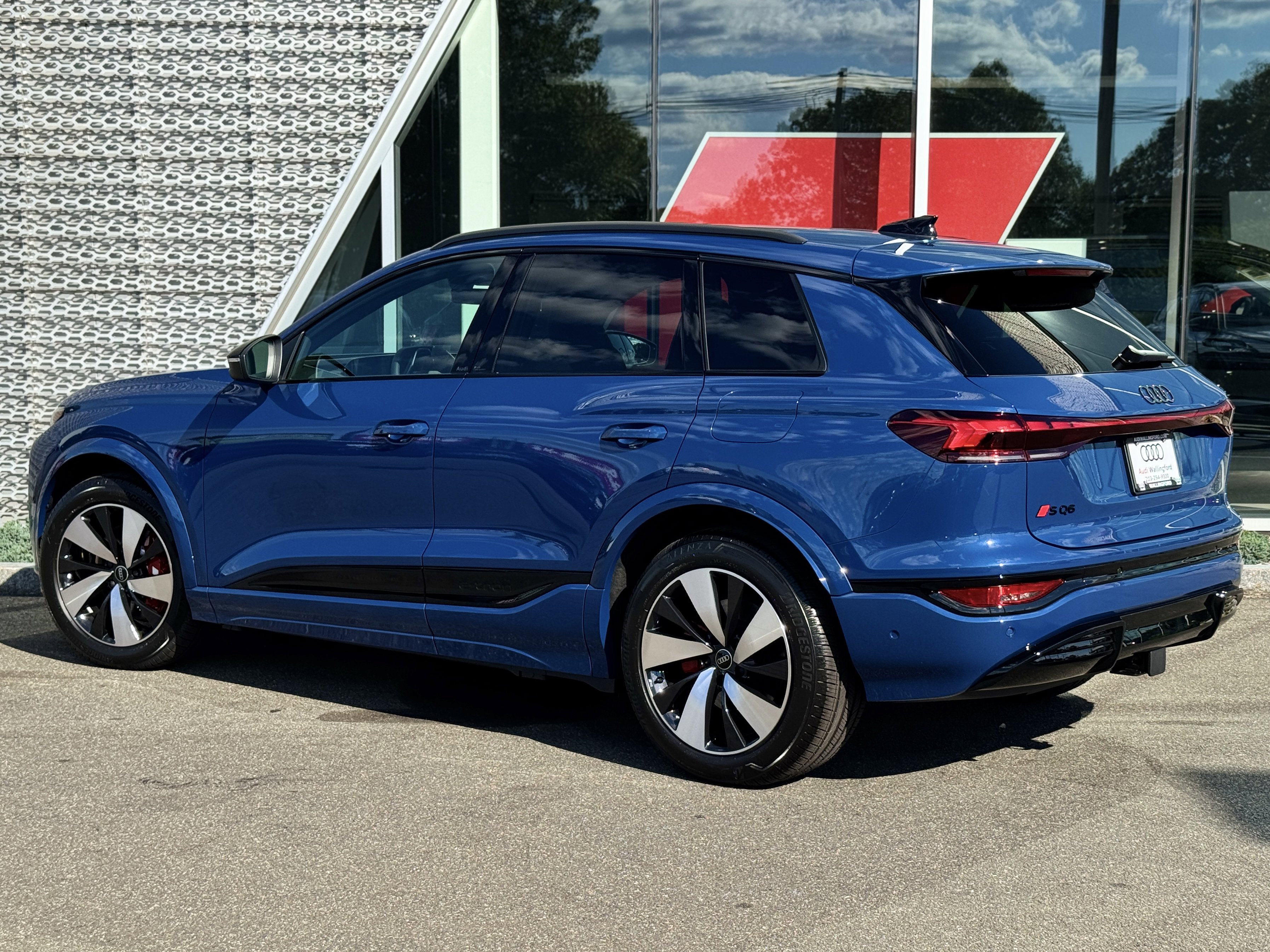 New 2025 Audi SQ6 e-tron Premium Plus image 3
