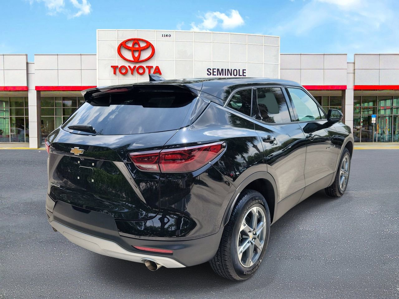 Used 2025 Chevrolet Blazer LT FWD image 3