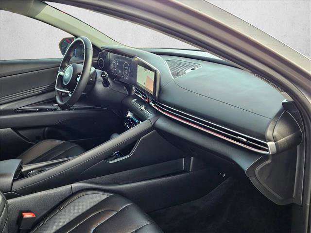 Used 2025 Hyundai Elantra Limited FWD image 18