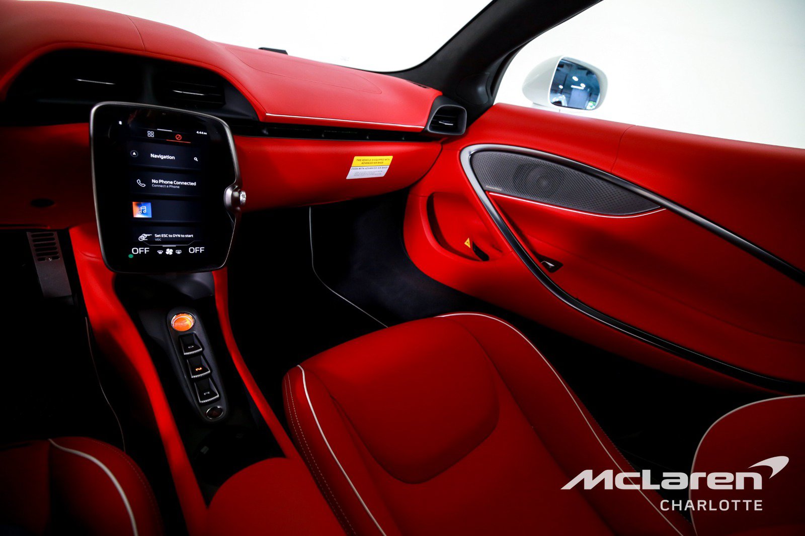 Used 2025 McLaren Artura RWD image 15
