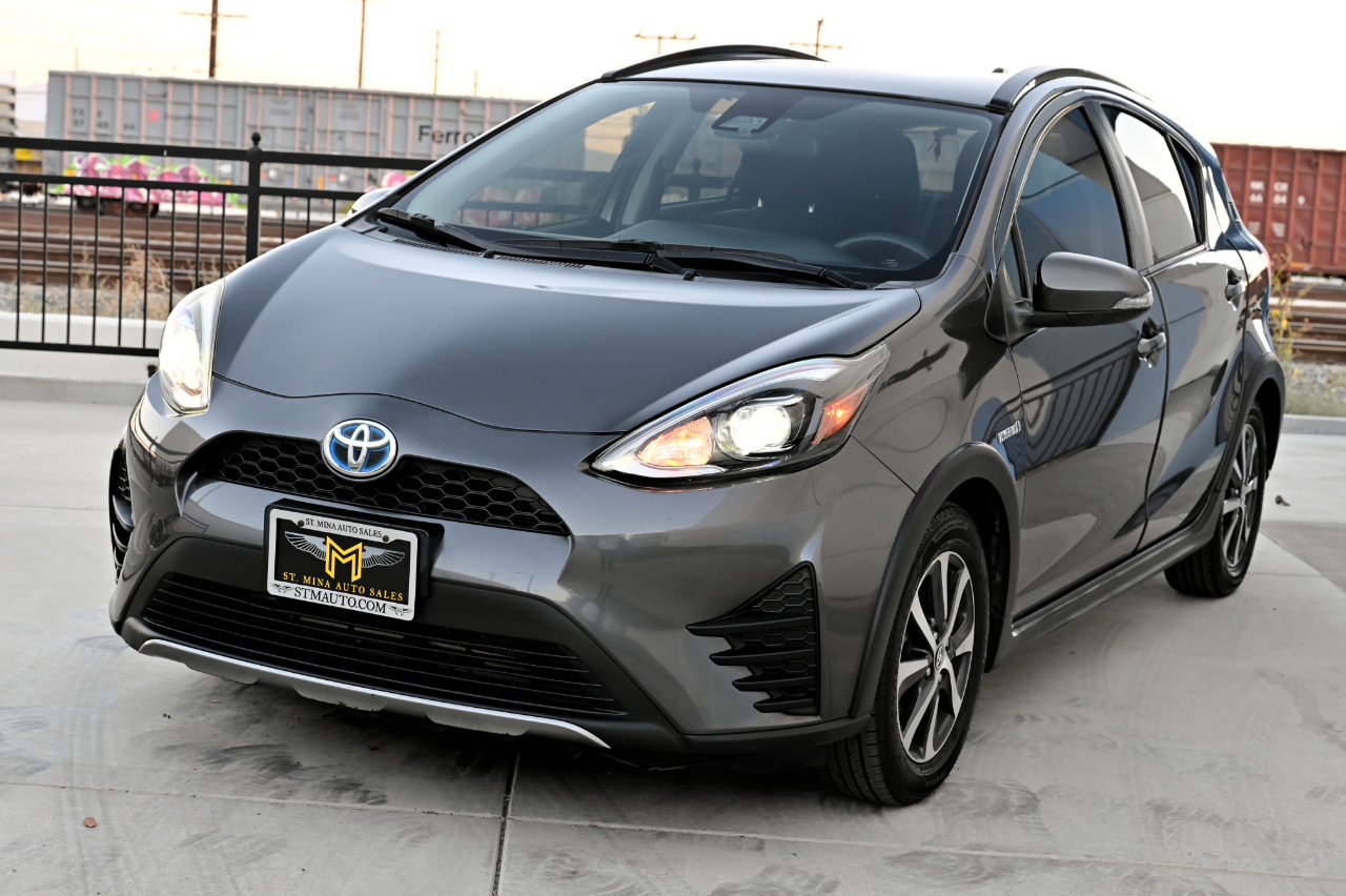 Used 2018 Toyota Prius C Three image 3