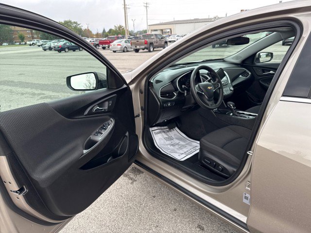 Used 2025 Chevrolet Malibu LT image 13