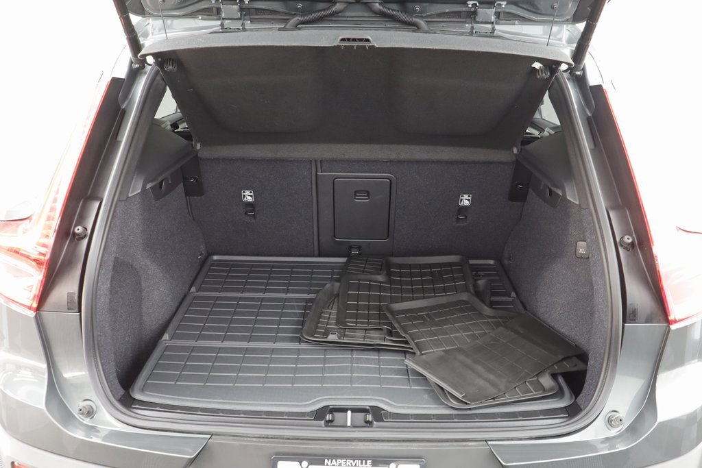 Used 2026 Volvo XC40 B5 Ultra w/ Climate Package image 18