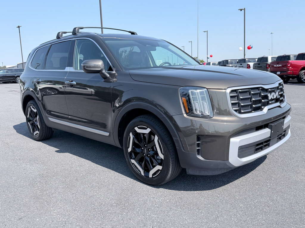 Used 2025 Kia Telluride S AWD/4WD image 2