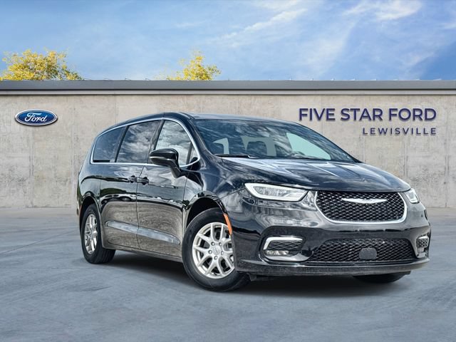 Used 2025 Chrysler Pacifica Select FWD image 1