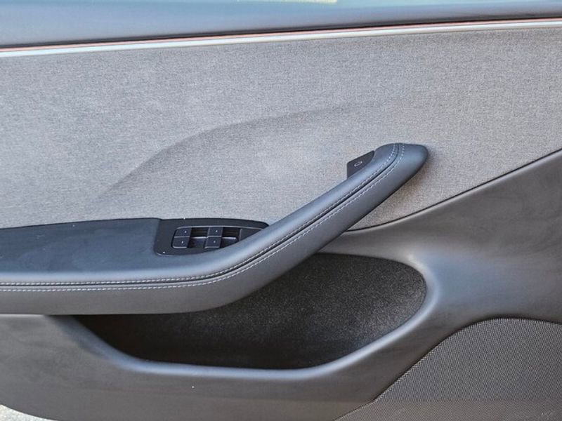 Used 2025 Tesla Model 3 Long Range image 31