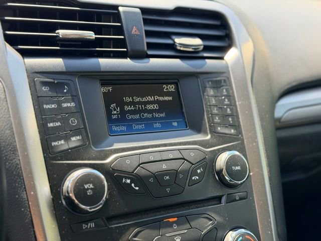Used 2018 Ford Fusion SE FWD image 12