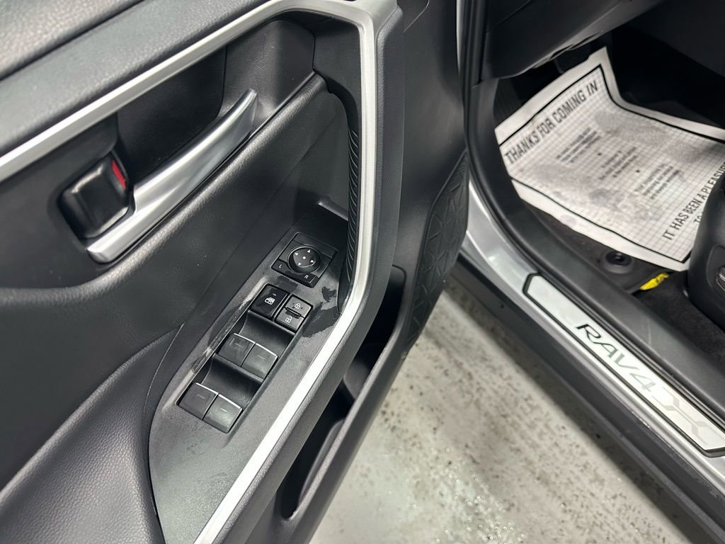 Used 2025 Toyota RAV4 XLE image 9