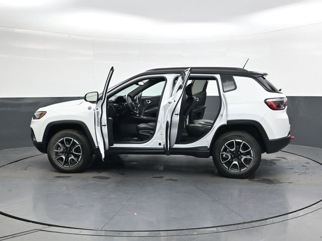 Used 2024 Jeep Compass Trailhawk image 44