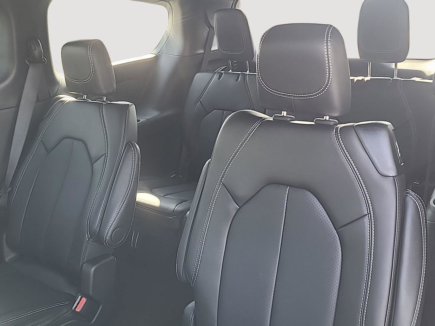 New 2026 Chrysler Pacifica Select image 19