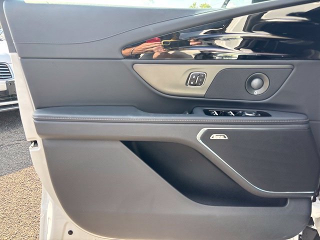 New 2026 Lincoln Nautilus Reserve w/ Jet Appearance Package AWD/4WD image 12