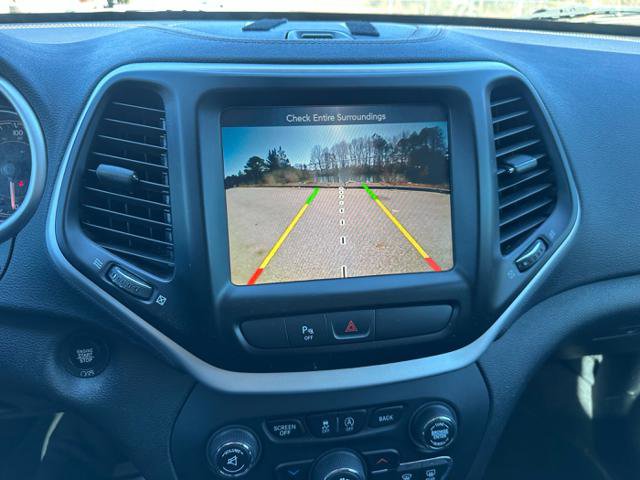 Used 2018 Jeep Cherokee Latitude Plus AWD/4WD image 23
