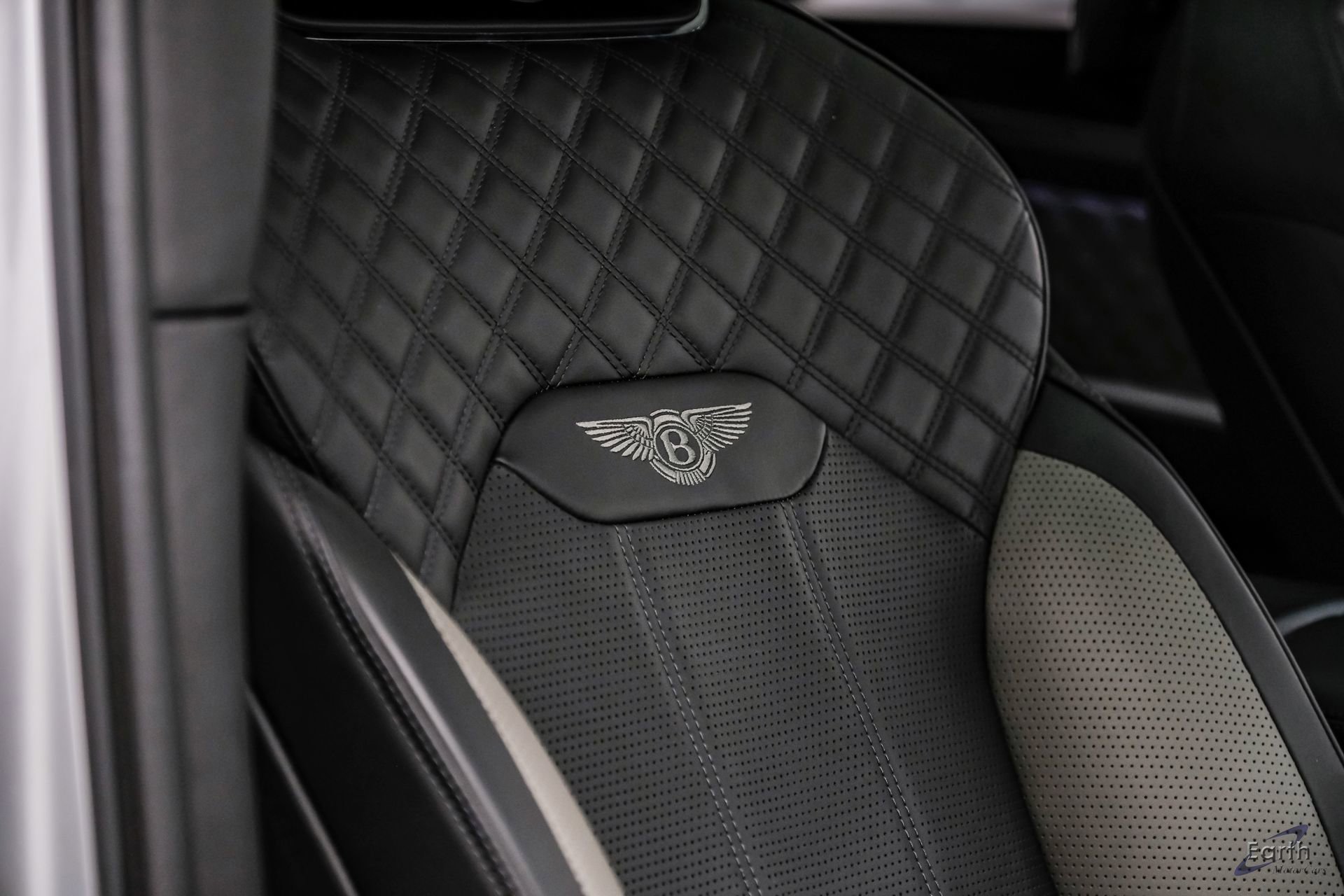 Used 2022 Bentley Bentayga AWD/4WD image 52