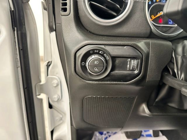 Used 2023 Jeep Gladiator Overland w/ LED Lighting Group AWD/4WD image 34