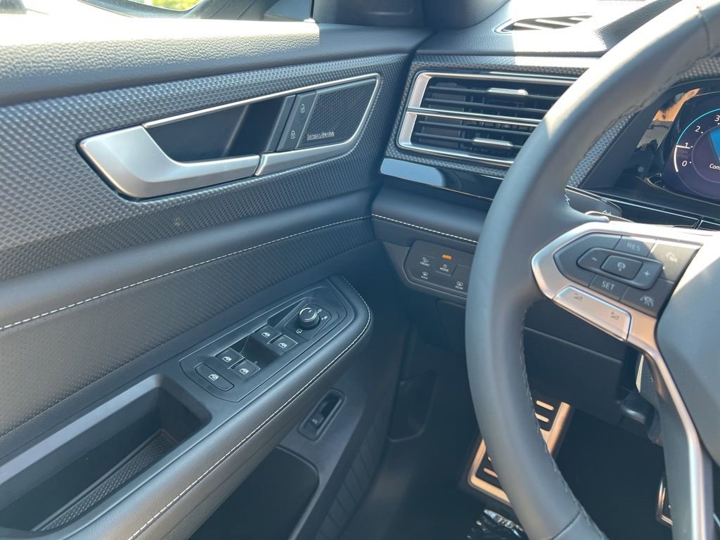 New 2026 Volkswagen Atlas Cross Sport SEL Premium R-Line image 18