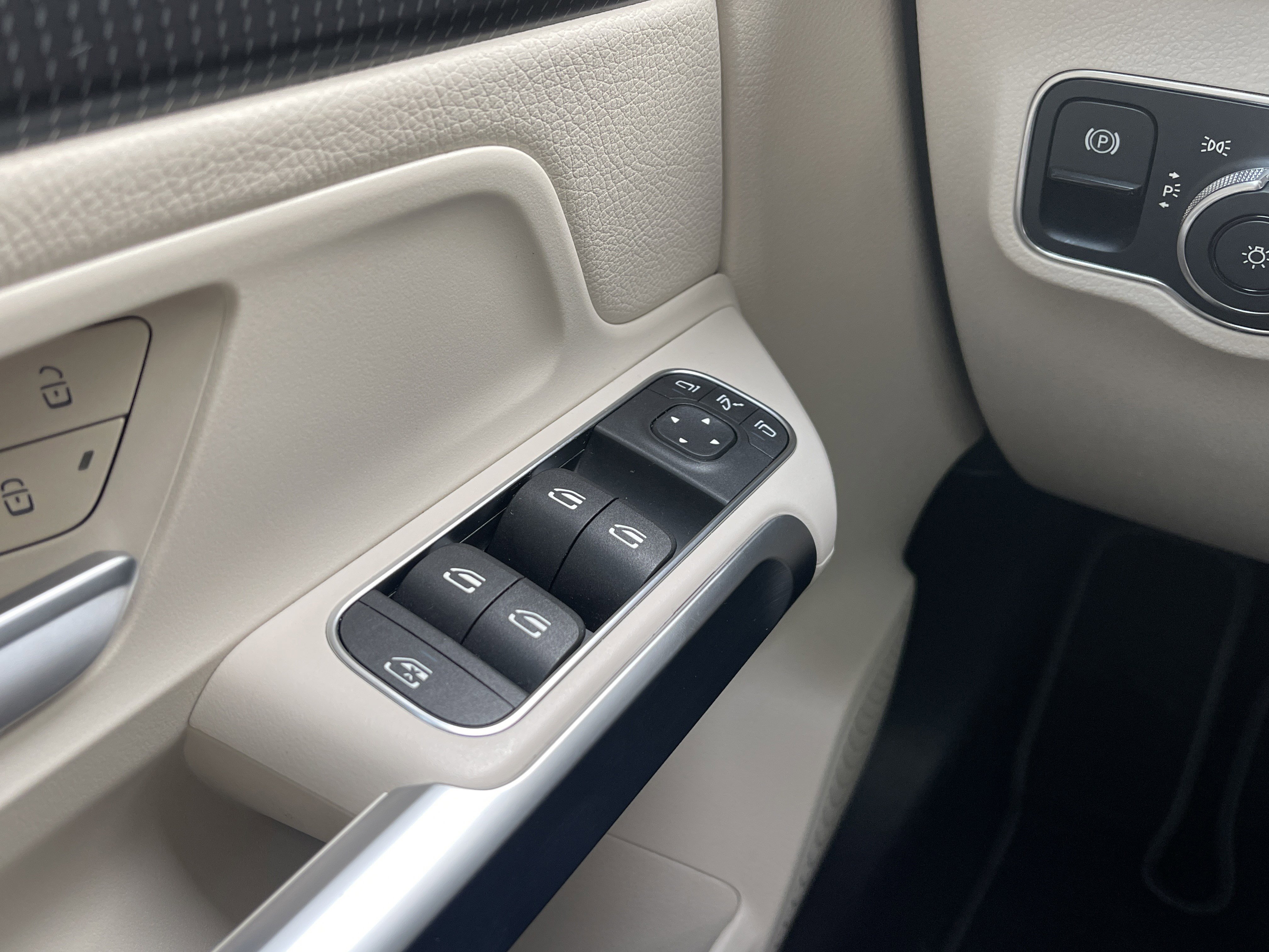 Used 2022 Mercedes-Benz GLB 250 image 23