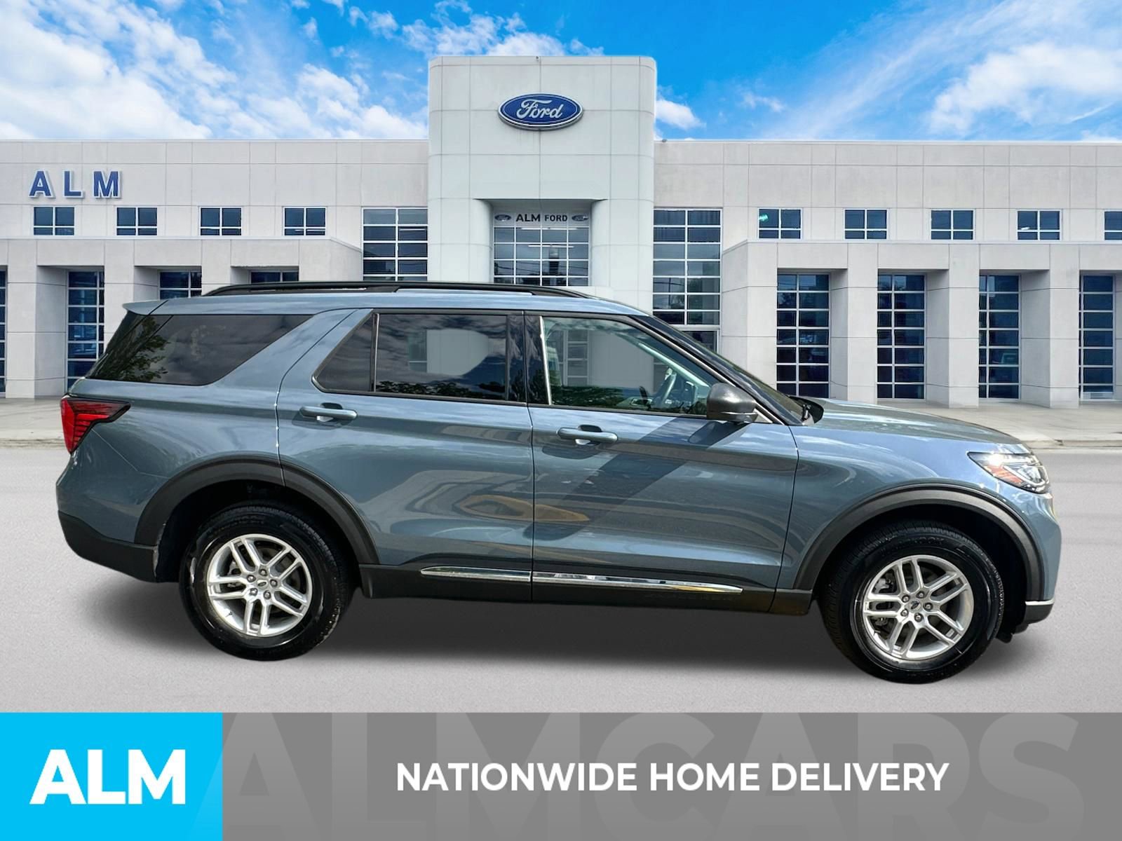 Used 2025 Ford Explorer Active AWD/4WD image 4