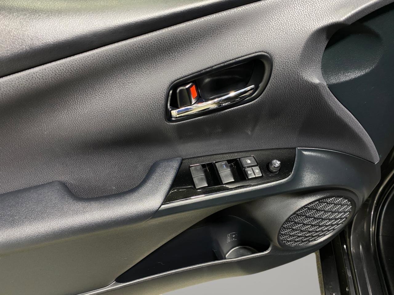 Used 2022 Toyota Prius XLE FWD image 9