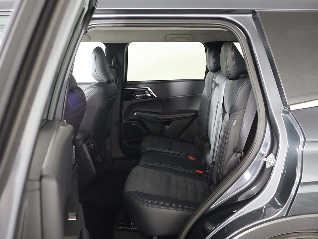 New 2026 Mitsubishi Outlander SE FWD image 31
