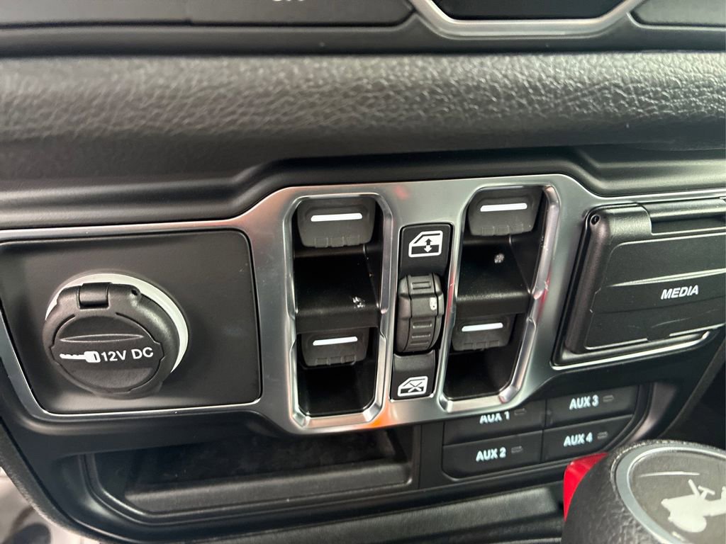 Used 2024 Jeep Wrangler Unlimited Sport AWD/4WD image 32