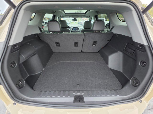 Used 2023 GMC Terrain SLT w/ Tech Package AWD/4WD image 19