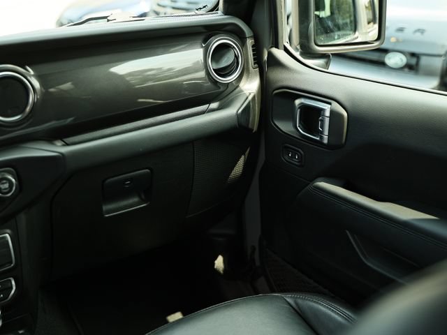 Used 2022 Jeep Wrangler Unlimited Sahara AWD/4WD image 31