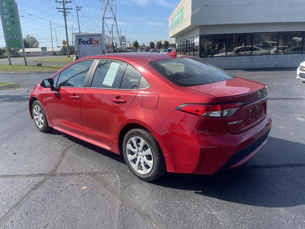 Used 2021 Toyota Corolla LE image 3