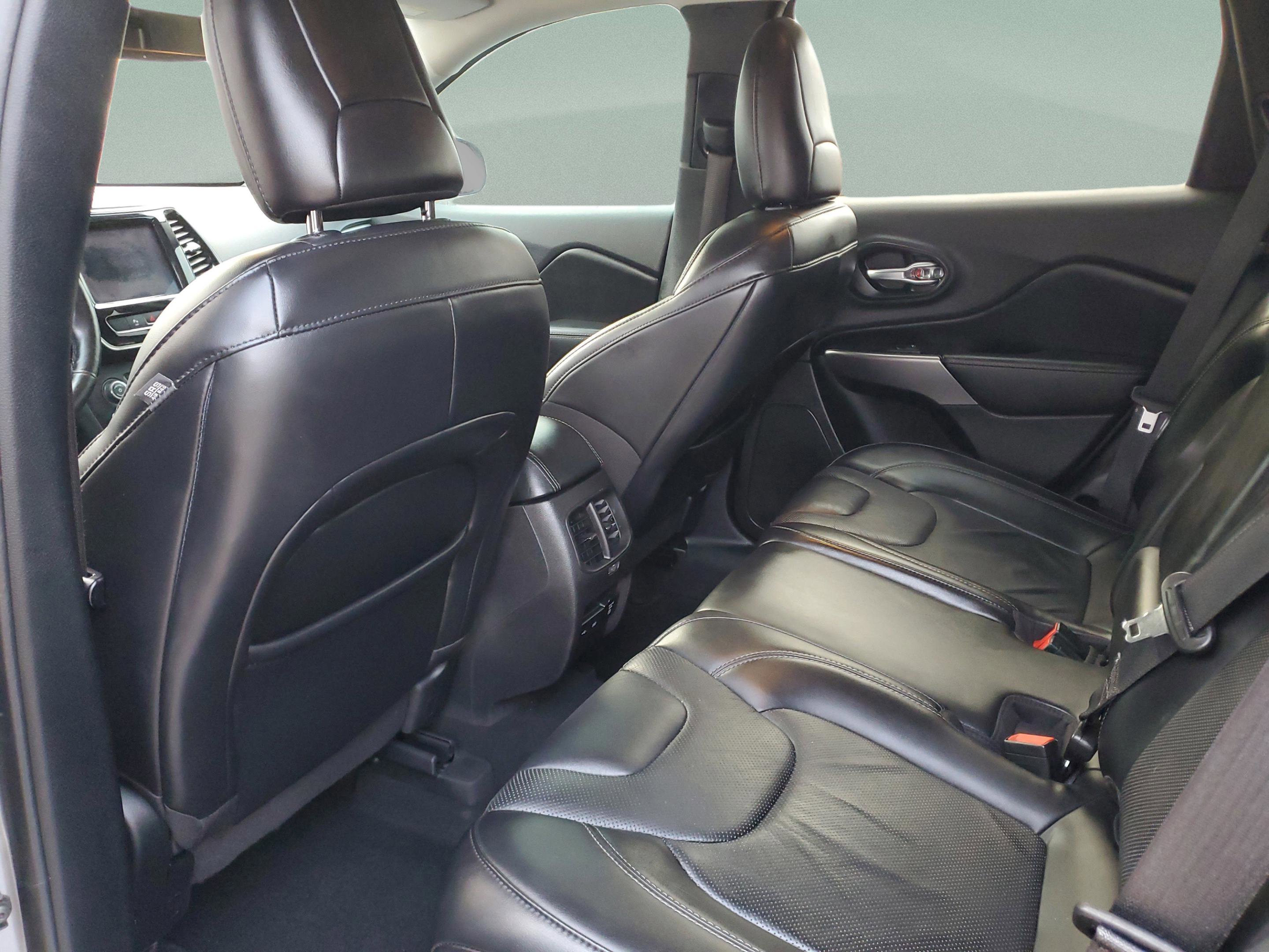 Used 2020 Jeep Cherokee Limited image 6