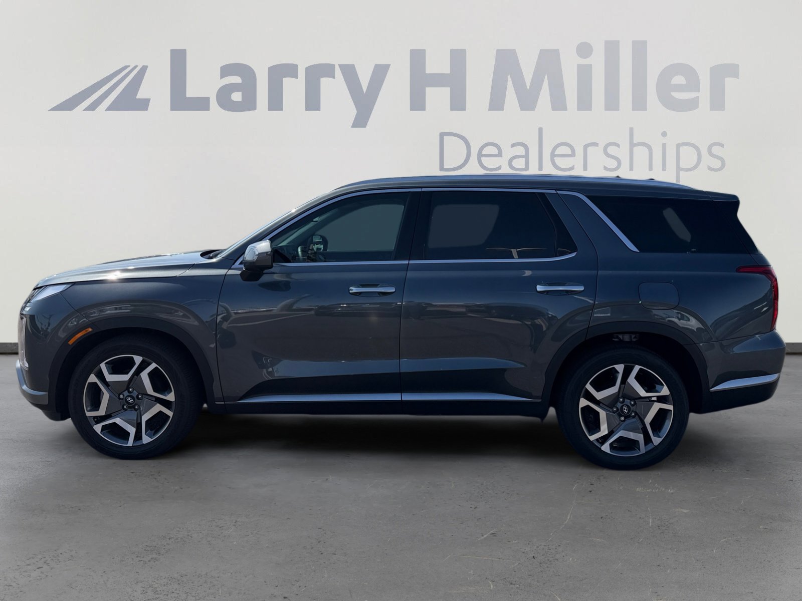 Used 2025 Hyundai Palisade SEL image 2