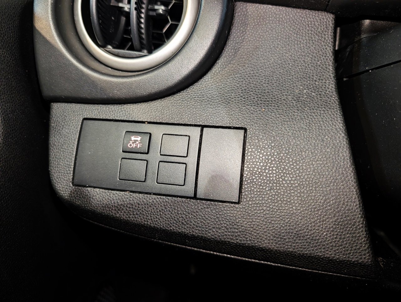 Used 2012 MAZDA MAZDA2 Sport image 35