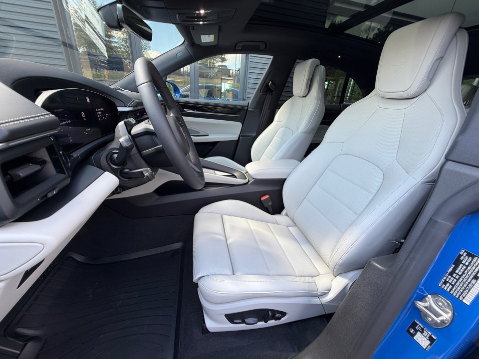 New 2026 Porsche Macan 4 Electric AWD/4WD image 5