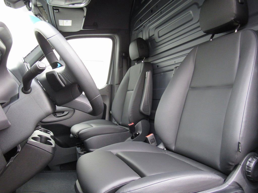 New 2025 Mercedes-Benz Sprinter 2500 image 12