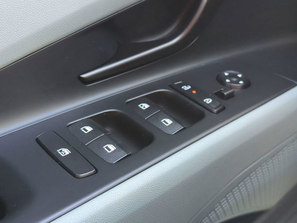 New 2026 Hyundai Elantra Limited image 30