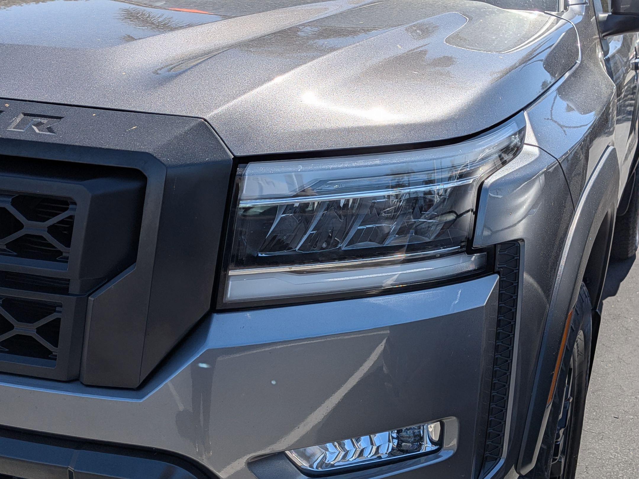 Used 2022 Nissan Frontier Pro-X image 2