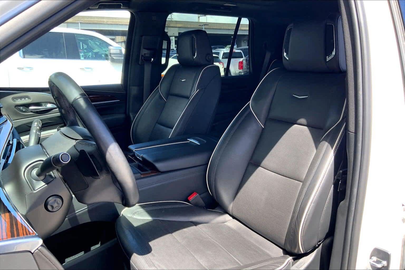Used 2022 Cadillac Escalade Premium Luxury RWD image 11